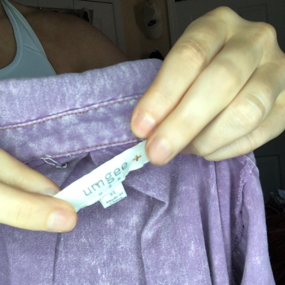 Boutique Button-Up - Picture 4 of 4